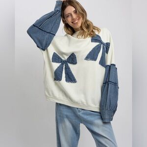 Women's White and Blue Bow Sweatshirt